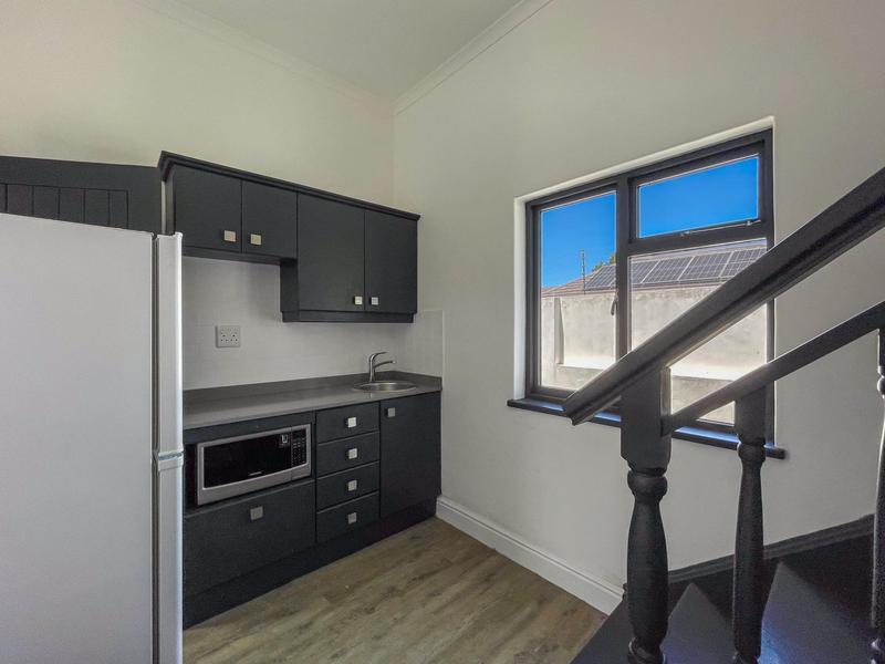 To Let 6 Bedroom Property for Rent in Constantia Western Cape